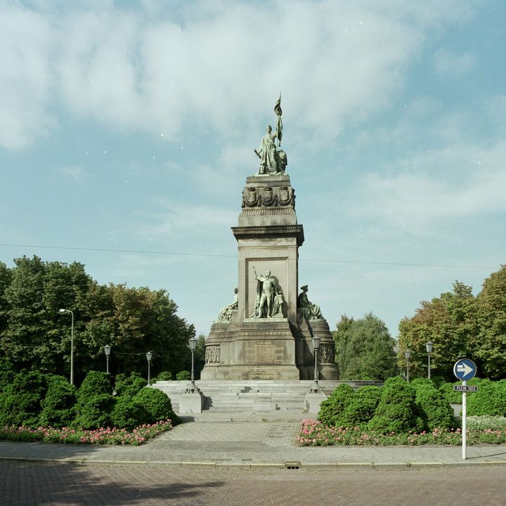 Het Nationaal Monument op Plein 1813