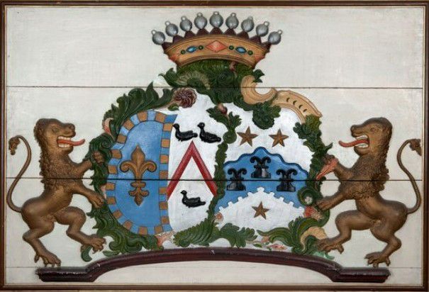 Houten wapenbord van de plantage ‘Rust en Werk’, maker onbekend, ca. 1760, Nationaal Mus.jpg