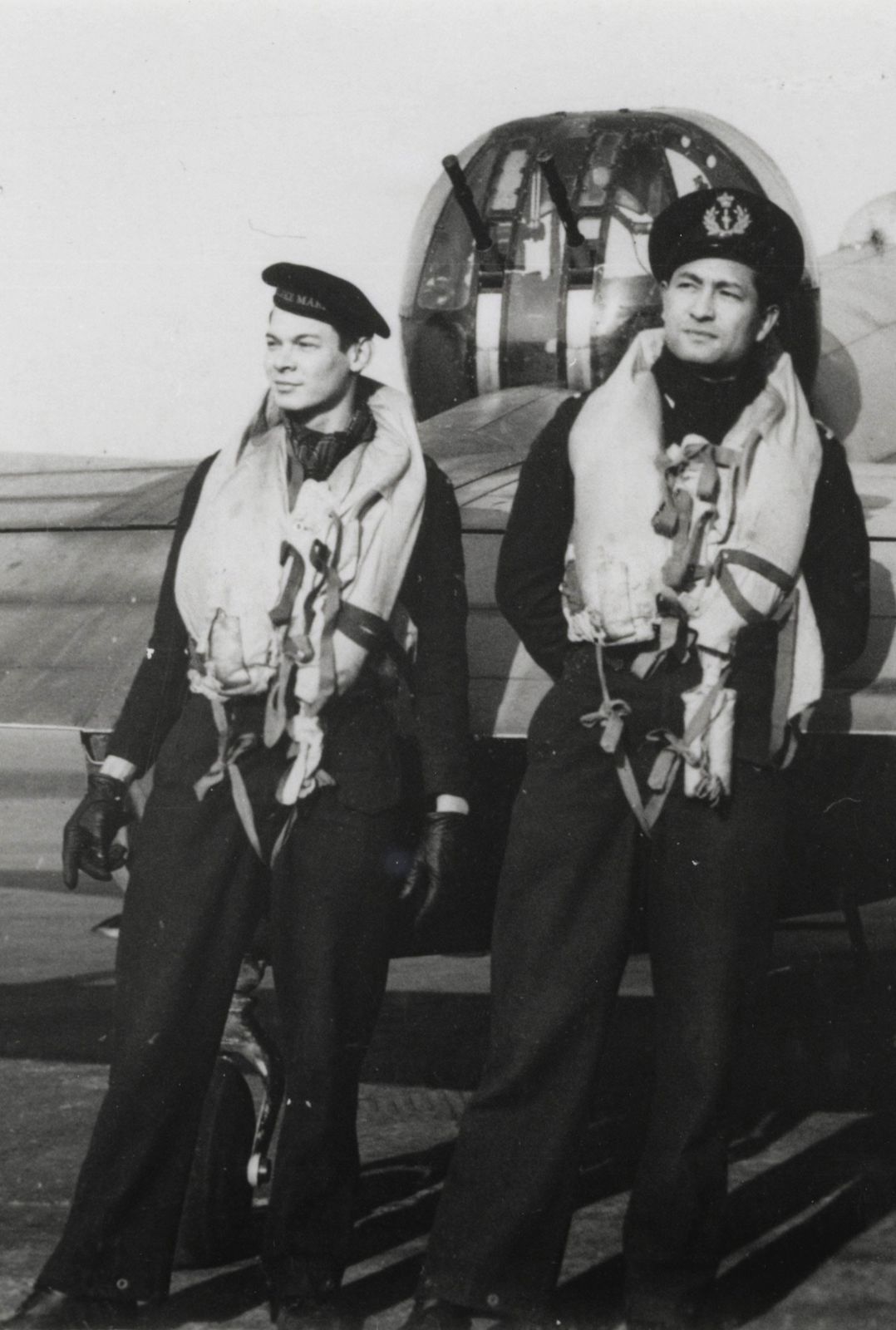 Indische jongens Louis Bernet en Fons Loohuizen van het RAF 320 Squadron Indische jongens Louis Bernet en Fons Loohuizen van het RAF 320 Squadron